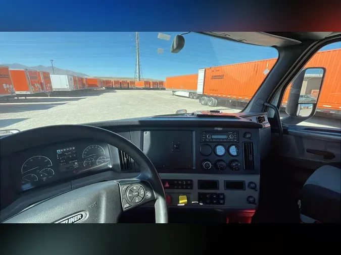 2020 Freightliner Cascadia 126