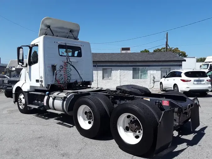 2019 VOLVO VNL64T-30088ff77375474a36c8bb2dcfa8bd4f795