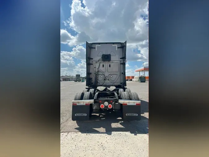 2022 Freightliner Cascadia 126