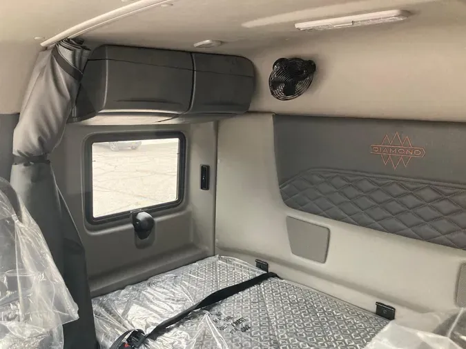 2026 International HX620 Sleeper