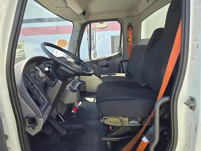 2016 FREIGHTLINER M2 106