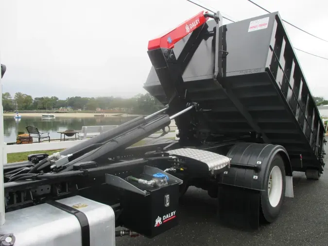 2018 HINO 268