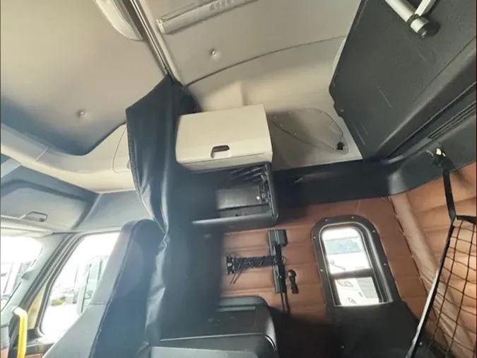 2023 Freightliner Cascadia 126