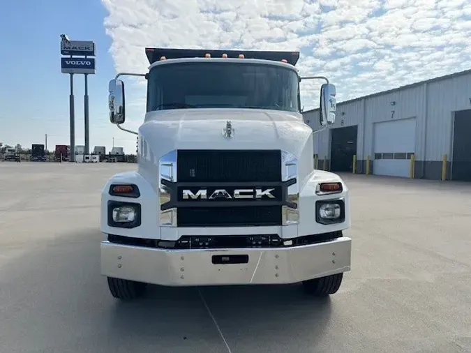 2025 MACK MD64