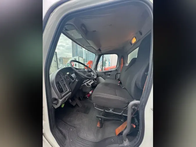 2018 FREIGHTLINER M2 106