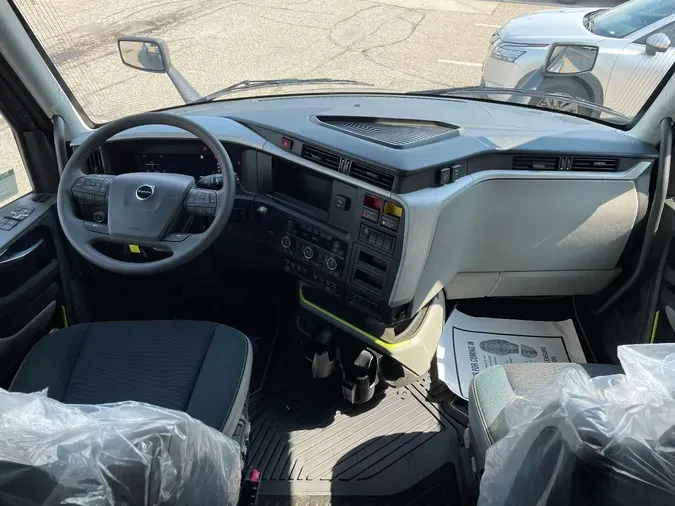 2026 VOLVO VNL64T860