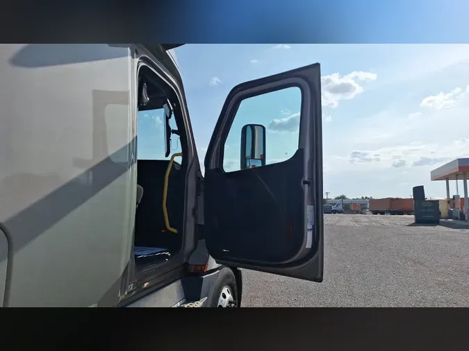 2023 Freightliner Cascadia 126