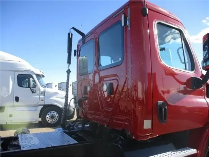 2019 FREIGHTLINER CASCADIA 113