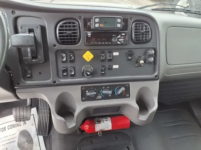 2018 FREIGHTLINER/MERCEDES M2 106