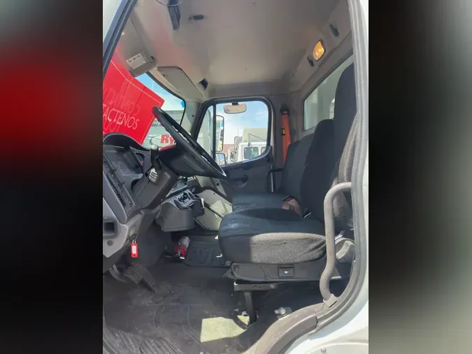 2018 FREIGHTLINER M2 106