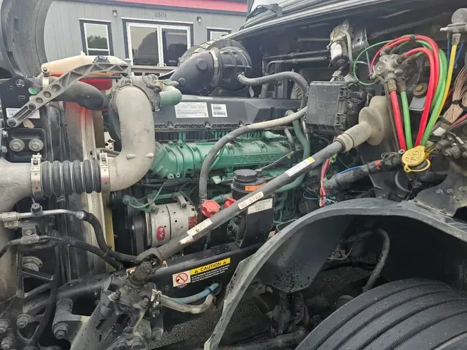 2019 VOLVO VNL42T 300