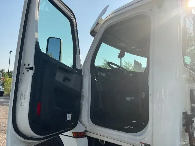 2018 Freightliner T12664ST