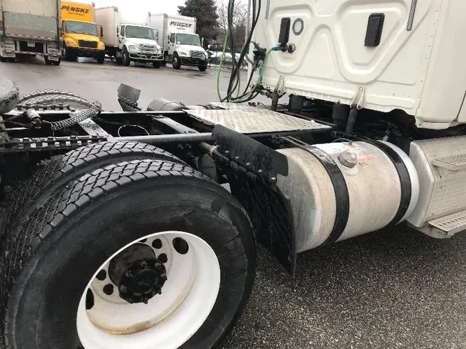 2017 Freightliner X12564ST