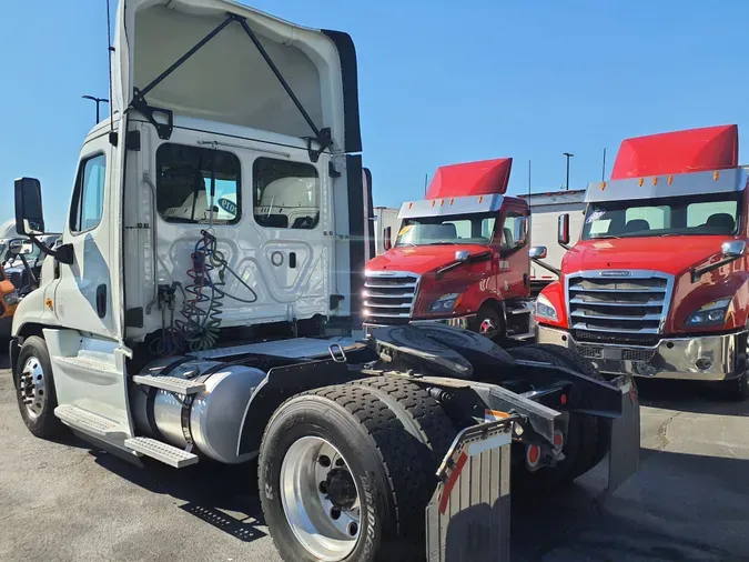 2019 FREIGHTLINER/MERCEDES CASCADIA 125