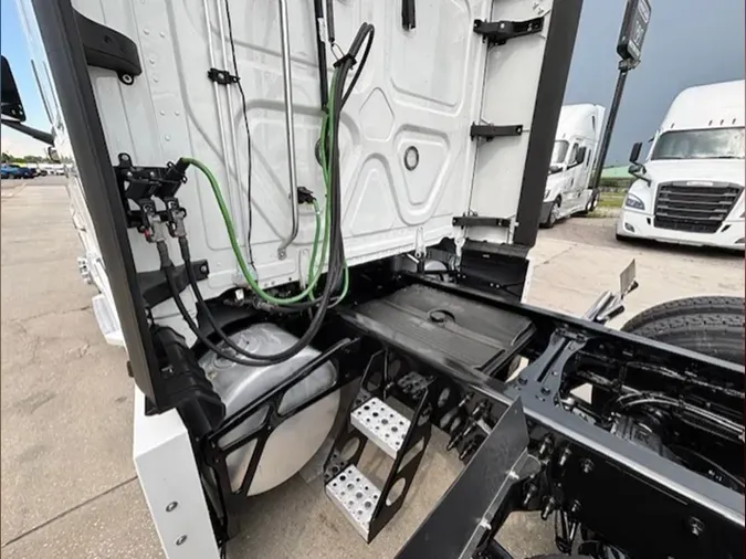 2022 Freightliner Cascadia 126