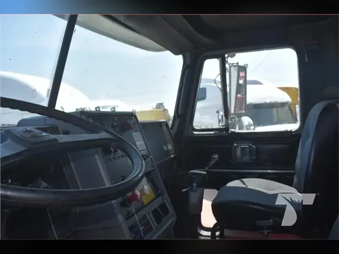 1994 MACK CL713