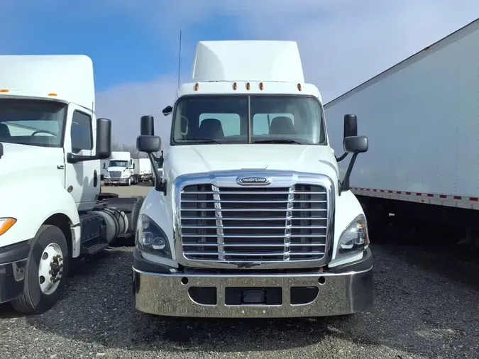 2018 FREIGHTLINER/MERCEDES CASCADIA 125892c5c0acd2f9503226036e5382331d1