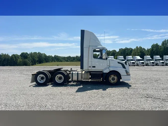 2015 Volvo VNL300