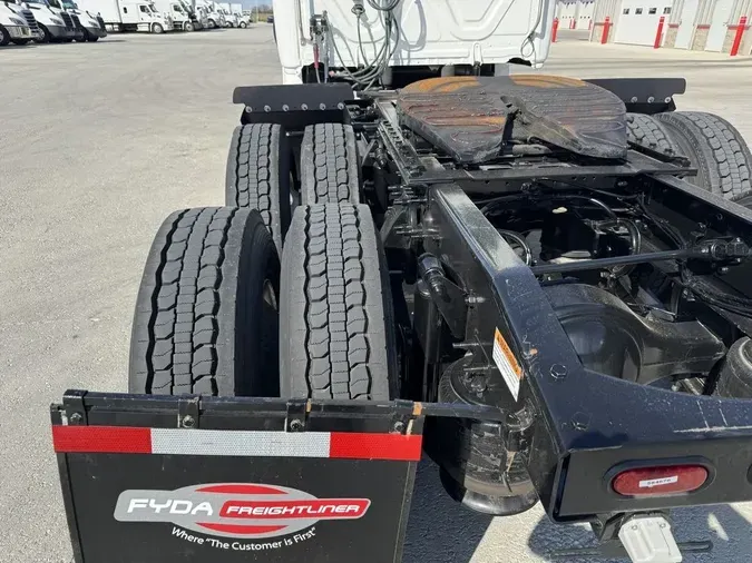 2020 Freightliner CASCADIA 126