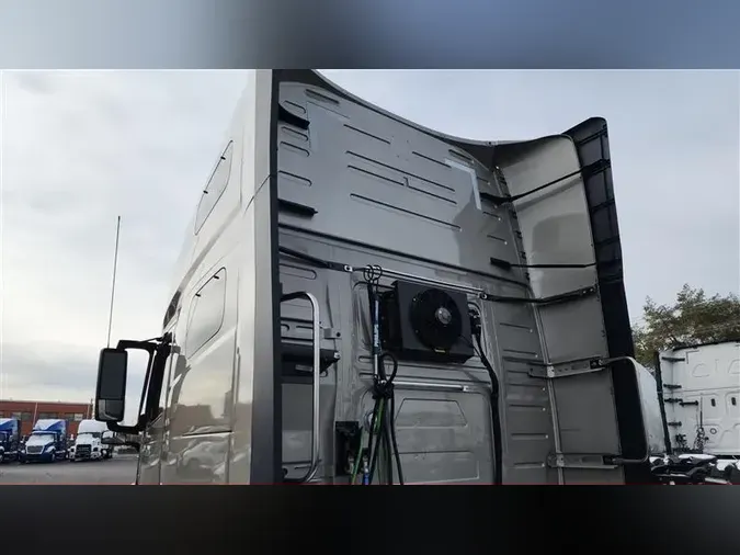 2022 VOLVO VNL760