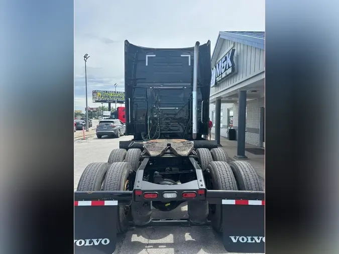 2023 VOLVO VNL64T760