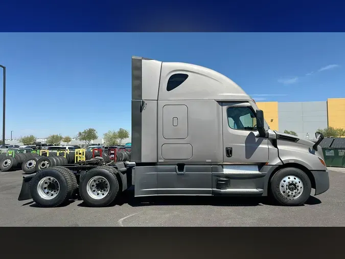2025 Freightliner Cascadia 126