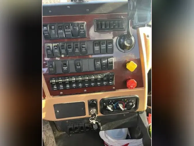 2022 WESTERN STAR 4900
