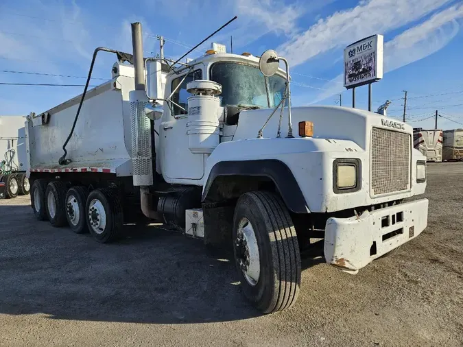 2000 MACK RD688S