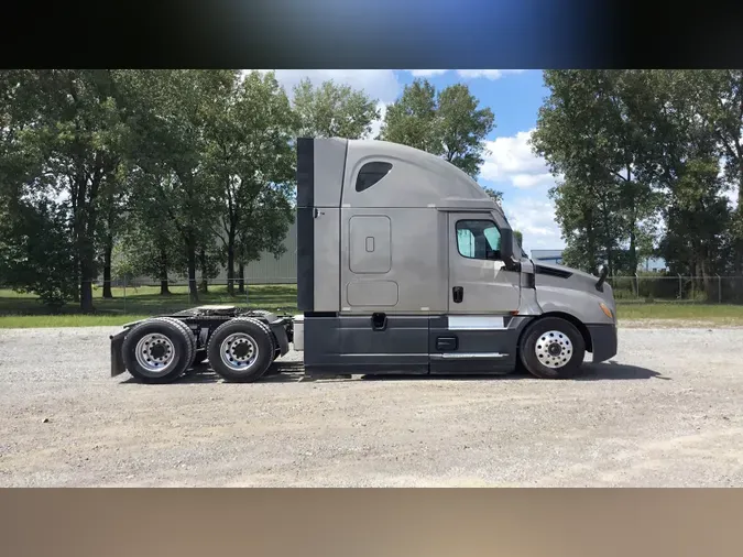 2021 Freightliner Cascadia 126