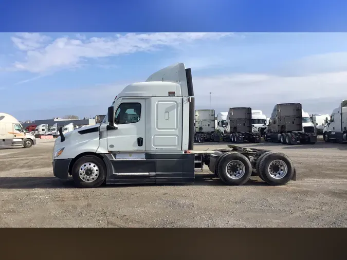 2022 Freightliner Cascadia 126894afd0ce088b7c00fa581599a59fd13