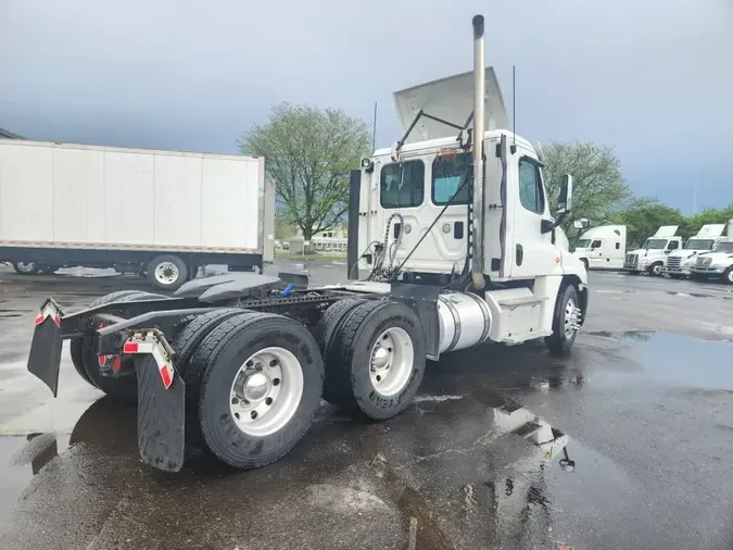 2016 FREIGHTLINER/MERCEDES CASCADIA 125