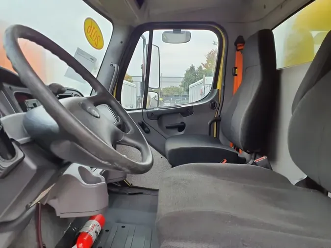 2016 FREIGHTLINER/MERCEDES M2 106