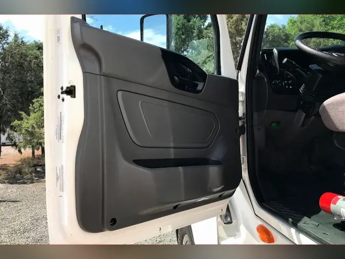 2022 INT LT625 6x4