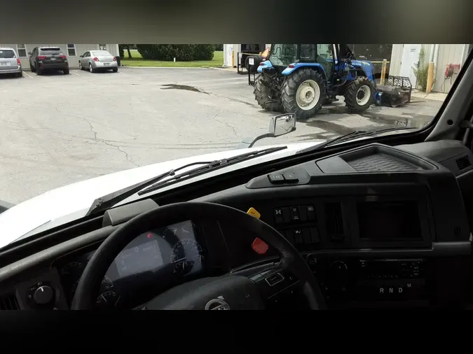 2018 Volvo VNL300