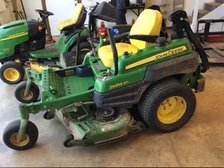 2011 John Deere Z925A