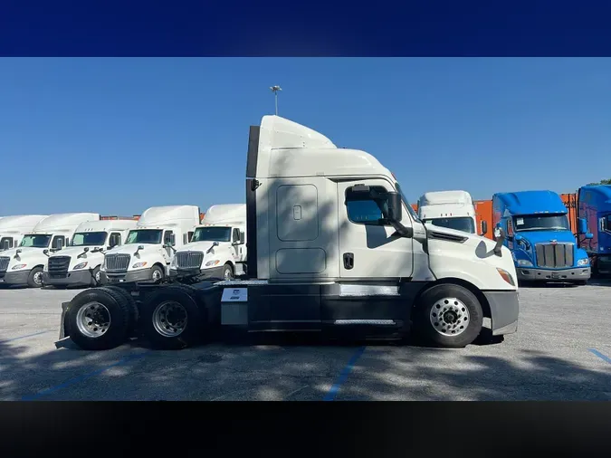 2020 Freightliner Cascadia 126
