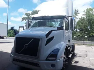 2019 VOLVO VNR42T 300