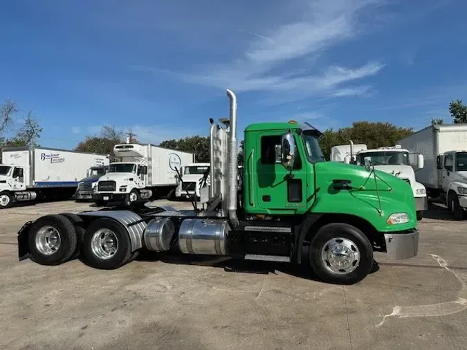 2018 MACK CXU613