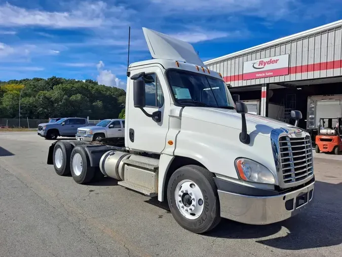 2020 FREIGHTLINER/MERCEDES CASCADIA 125896924badb1b0f91b8b67dd33c785e3d