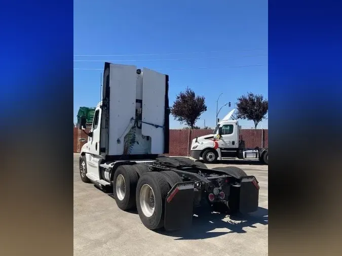 2019 FREIGHTLINER/MERCEDES CASCADIA 125