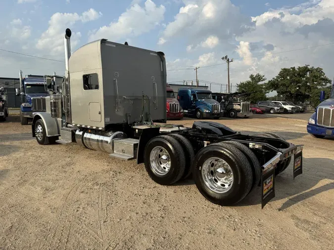 2023 Peterbilt 389