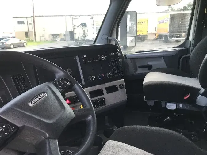 2019 Freightliner T12664ST