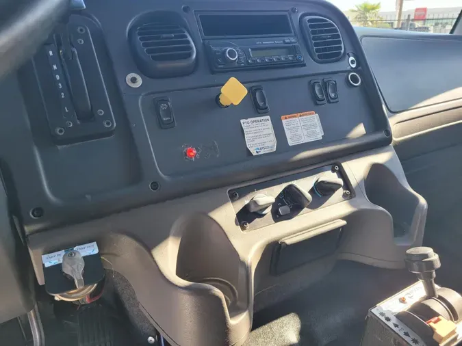 2015 Freightliner Business Class M2 106