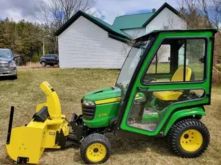 2018 John Deere X738