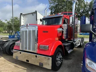 2023 Kenworth W900L