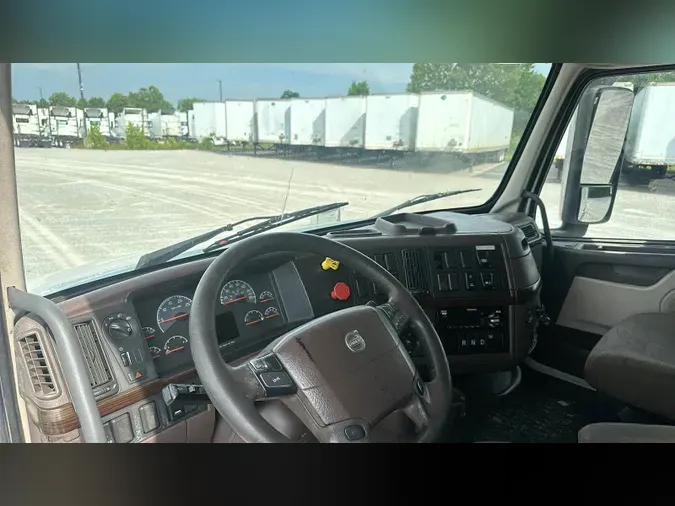 2016 Volvo VNL 740