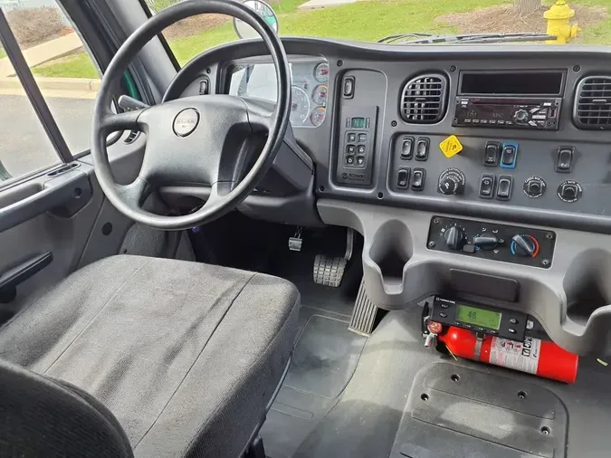 2018 FREIGHTLINER/MERCEDES M2 106