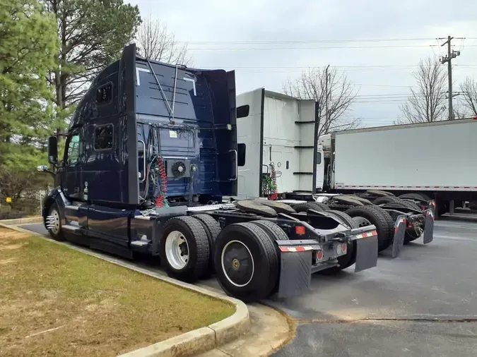 2020 VOLVO VNL64T860