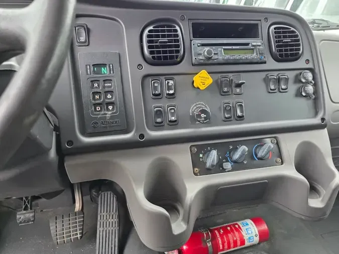 2016 FREIGHTLINER M2 106