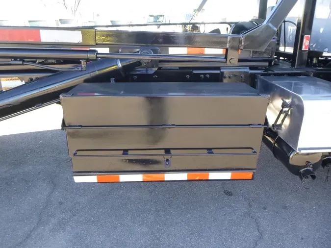 2020 Peterbilt 567897ad62eb0383fadcf687783bdd733e9